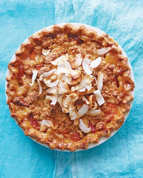 Apricot pie with coconut crumble