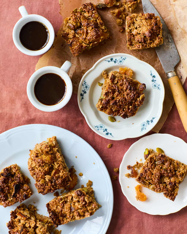 Apricot, pistachio and tahini granola bars