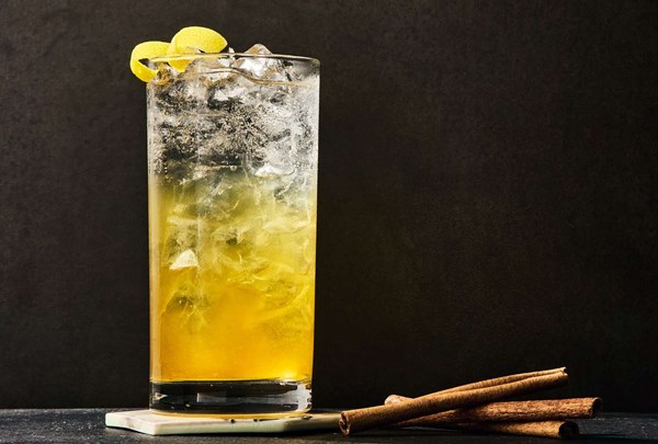 Apricot rye highball [Em Warden]