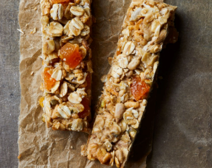 Apricot-sunflower granola bars