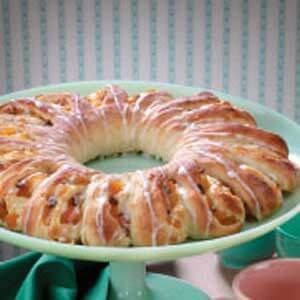 Apricot tea rings