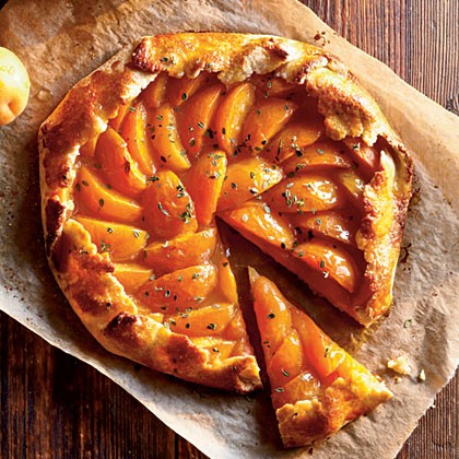 Apricot-thyme galette