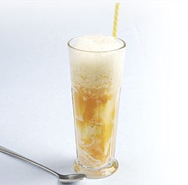 Apricot-vanilla sparkling wine floats