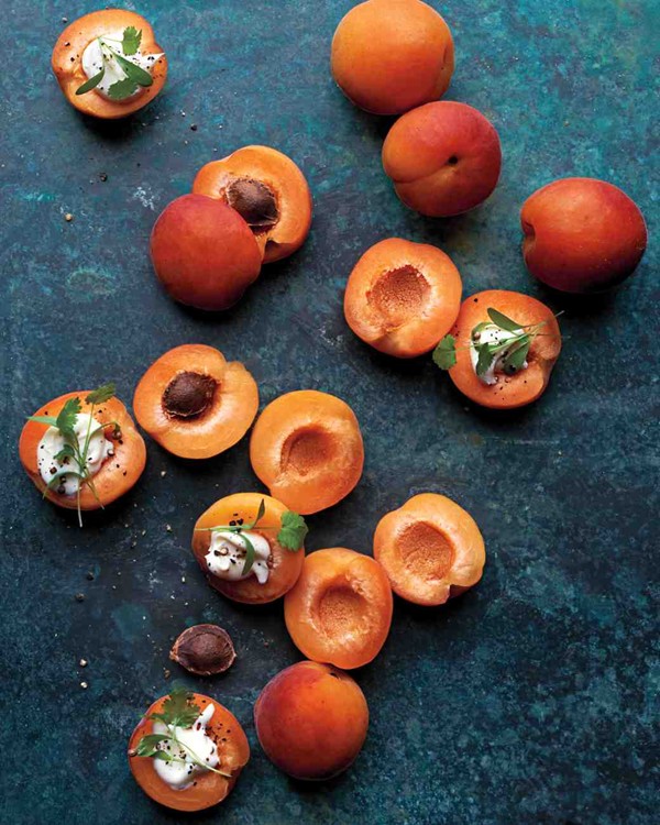 Apricots & crème fraîche
