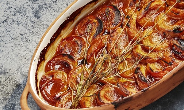 Apricots baked with vanilla, cinnamon and lavender