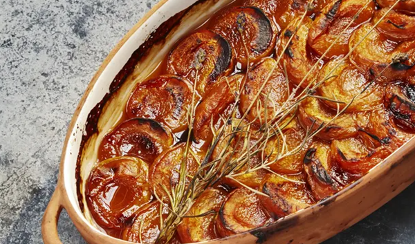 Apricots baked with vanilla, cinnamon and lavender