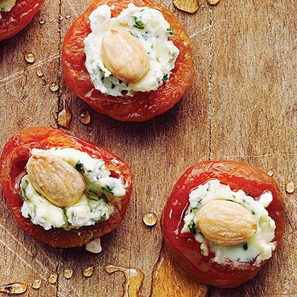 Apricots with basil-goat cheese and almonds