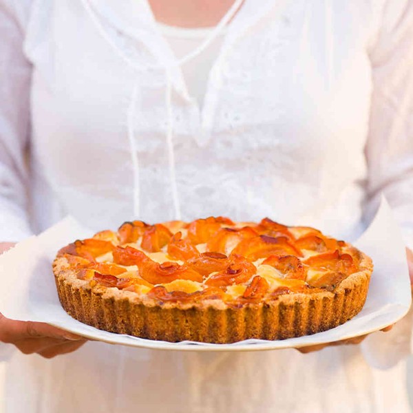 Aprium almond tart