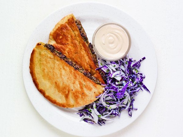 Arayes with cabbage salad 