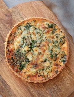 Arbroath smokie, cheddar & baby spinach pie
