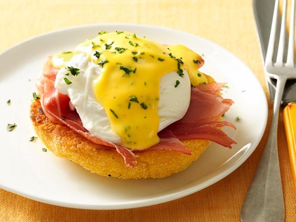 Arepas eggs Benedict