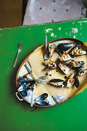 Armenian stuffed mussels (Oolonganch litsk)
