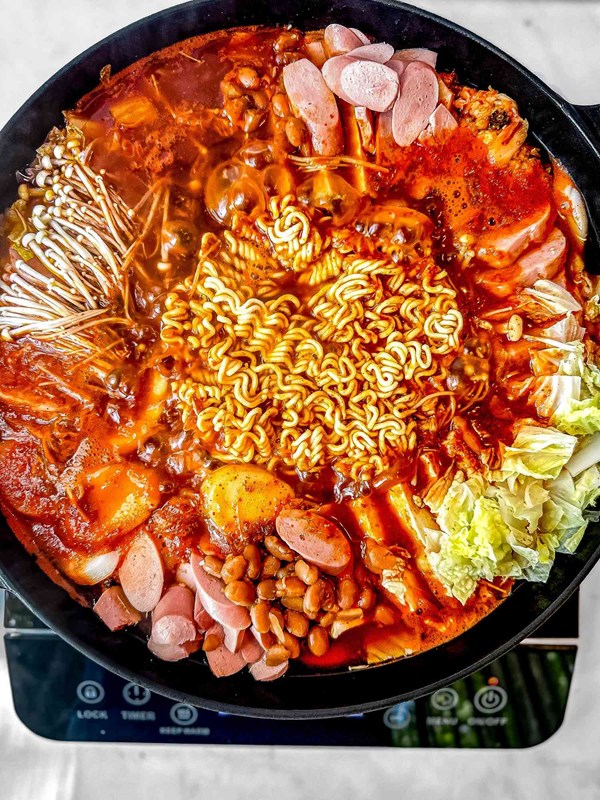 Army base stew (Budae jjigae)