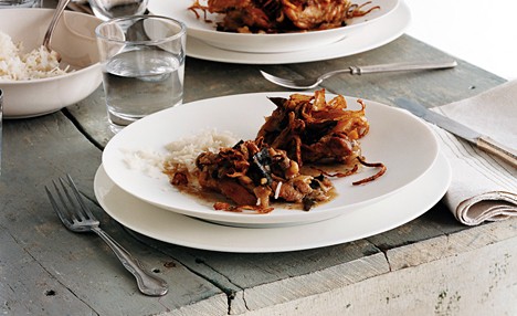 Aromatic braised chicken with fried onions