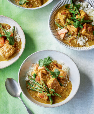 Aromatic coconut salmon curry