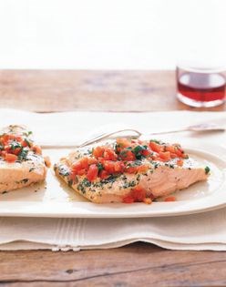 Aromatic salmon in a pouch (Salmone aromatico al cartoccio)