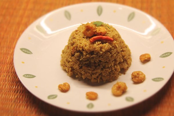 Aromatic shrimp pilaf (Kolambi bhaat)