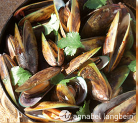 Aromatic steamed mussels