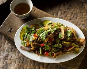 Aromatic stir-fried smoked beef