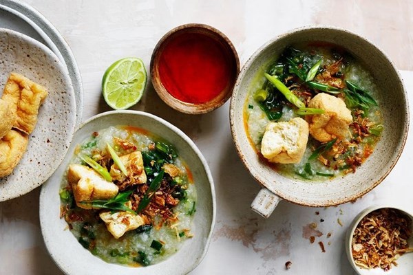 Arroz caldo with fried tofu