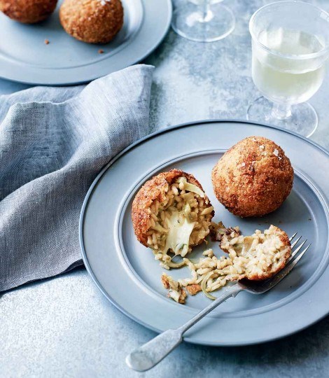 Artichoke and fior di latte arancini