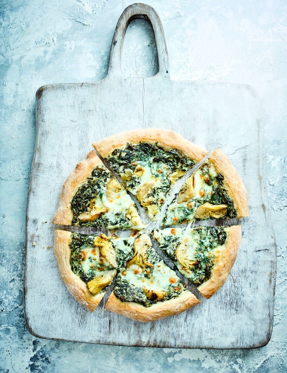 Artichoke and spinach cream pizza