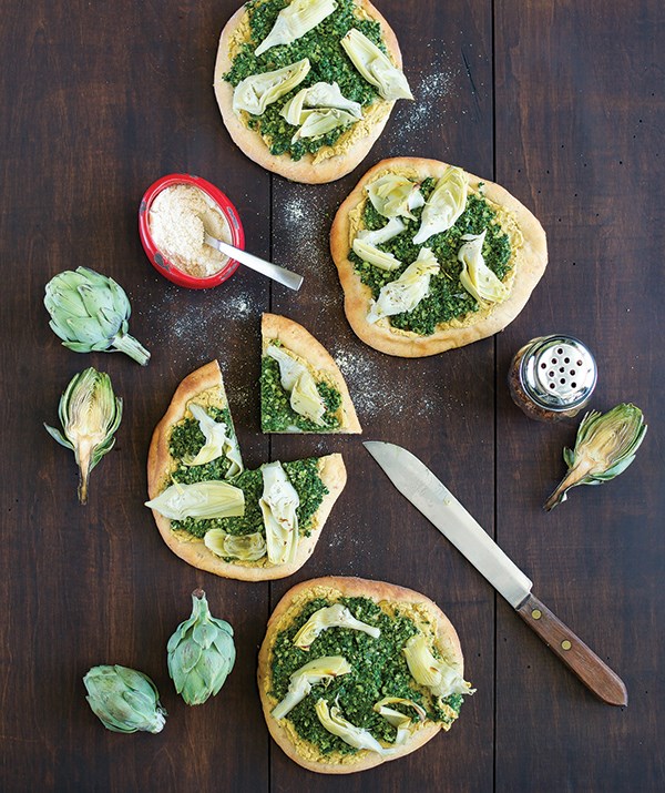 Artichoke pizza with spinach pesto