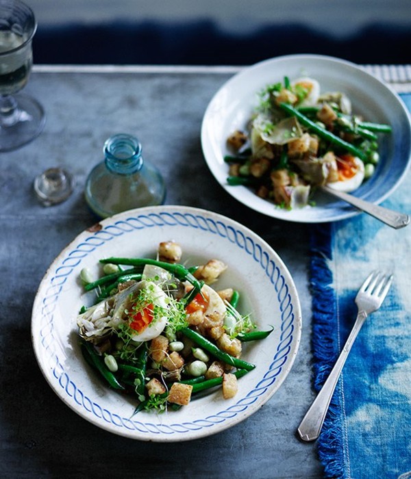 Artichoke salad with green beans, egg and anchovy dressing