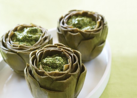 Artichokes stuffed with arugula pesto