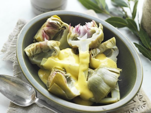 Artichokes with lemon pepper Hollandaise