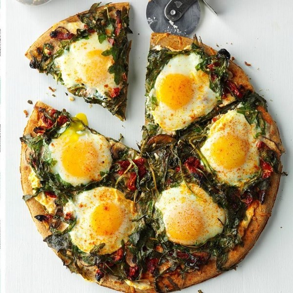 Arugula & mushroom breakfast pizza