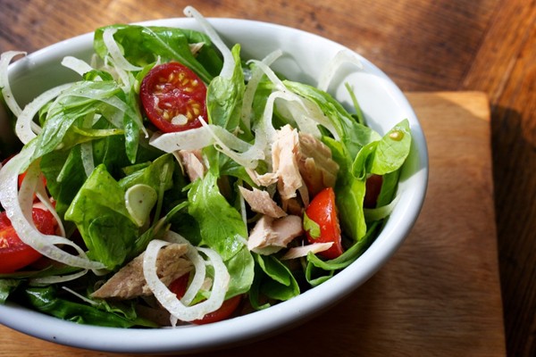 Arugula and fennel salad with tuna