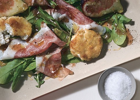 Arugula and goat cheese salad with fig vinaigrette
