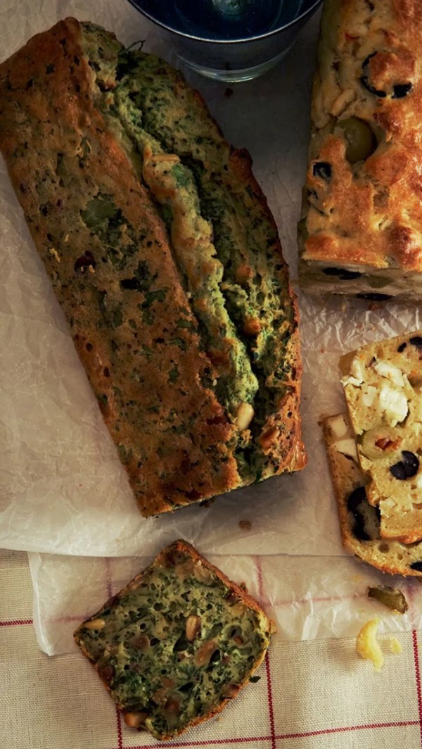 Arugula cake with pine nuts