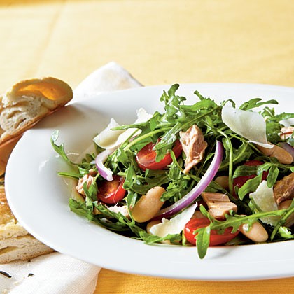 Arugula, Italian tuna, and white bean salad