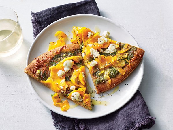 Arugula pesto pizza