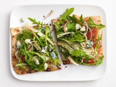 Arugula-prosciutto flatbread pizzas