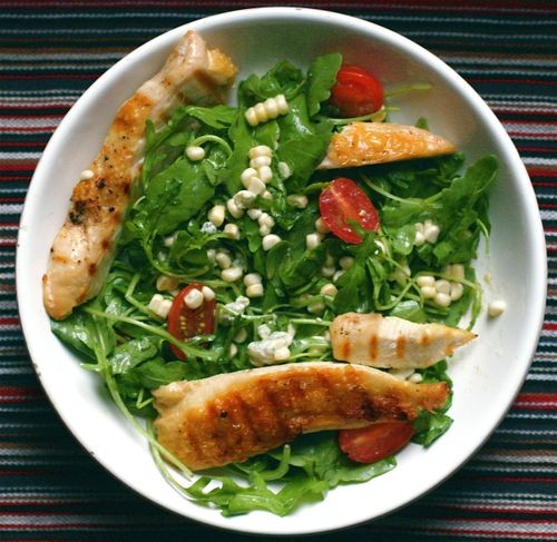 Arugula salad with grilled chicken, corn, tomatoes and blue cheese