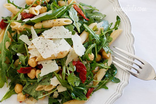 Arugula salad with penne, garbanzo beans and sun dried tomatoes