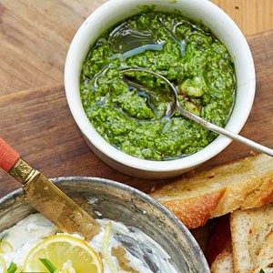 Arugula walnut pesto