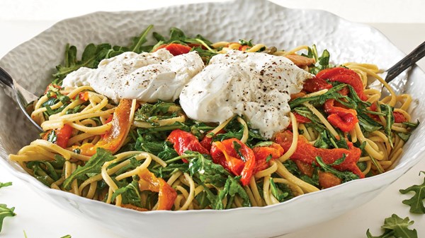Arugula with marinated peppers and linguine