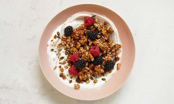 Ashura cereal with yoghurt and fresh fruit