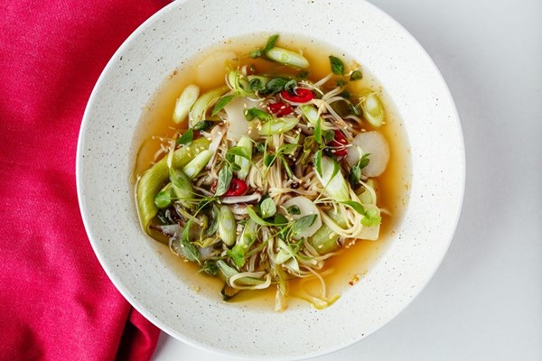  Asian-style aromatic vegetable broth with soft noodles, pak choi and shiitake mushrooms