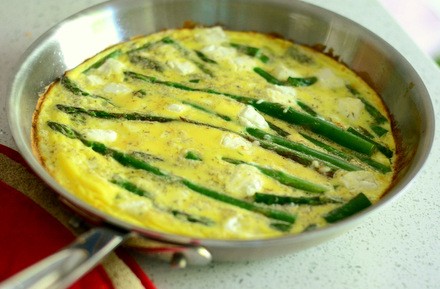 Asparagus & goat cheese frittata