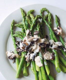 Asparagus & mushrooms with cheese sauce