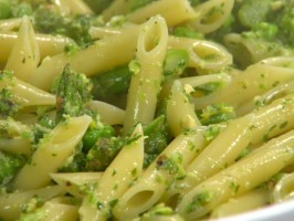 Asparagus & pistachio pesto pasta