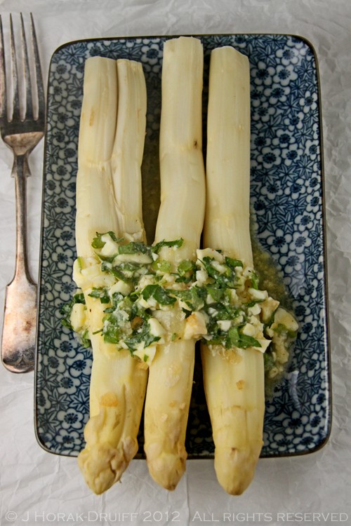 Asparagus a la Flamande