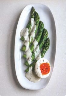 Asparagus, anchovy sauce and egg