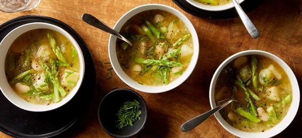 Asparagus and butter bean soup