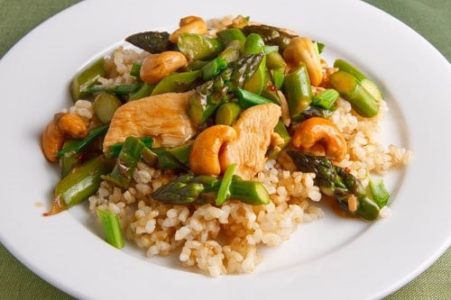 Asparagus and cashew chicken stir-fry
